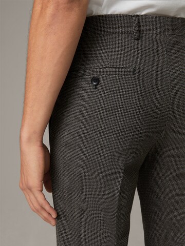 STRELLSON Slim fit Pleat-Front Pants 'Kynd' in Brown