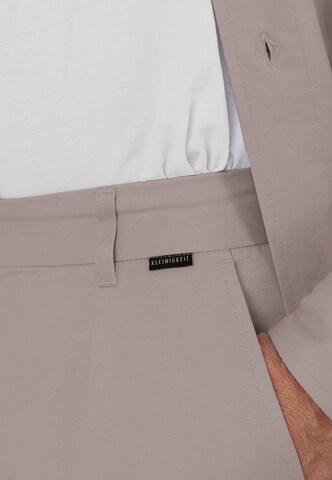 Kleinigkeit Normální Kalhoty se sklady v pase 'Amadeus' – šedá