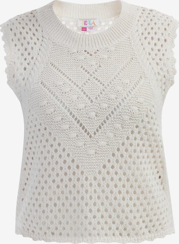 IZIA Sweater in White: front