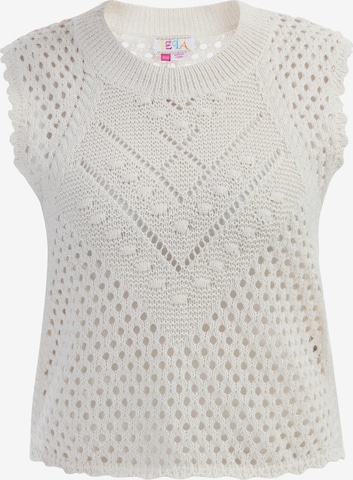 IZIA Sweater in White: front