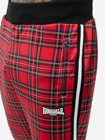 sarkans LONSDALE Treniņtērps 'ROYAL STEWART'