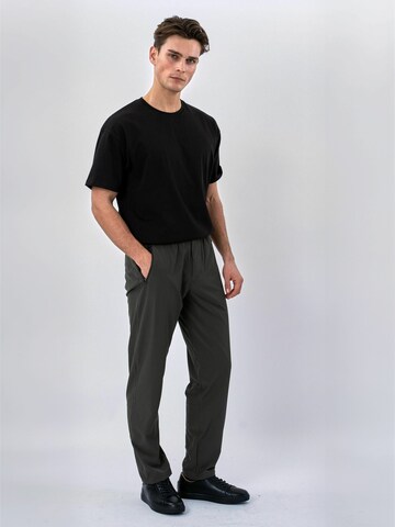 TEESHOPPEN Regular Trousers ' Track ' in Green