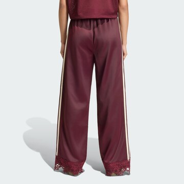 ADIDAS ORIGINALS - Loosefit Calças 'Firebird' em vermelho