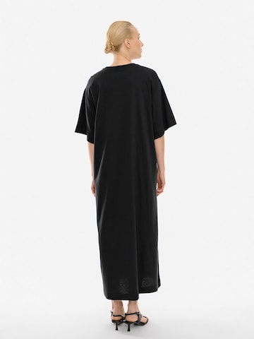 4TAILORS Mekko 'Connect Me' värissä musta