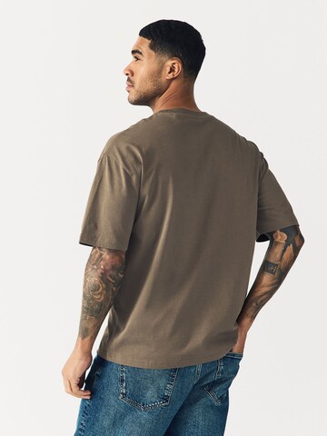 Next Футболка в Коричневый