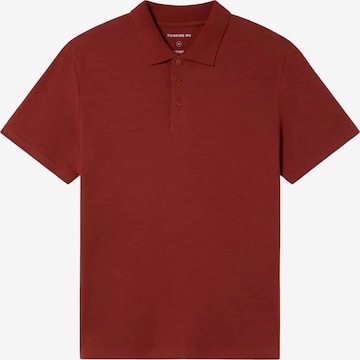 Thinking MU Poloshirt in Rot: Vorderseite