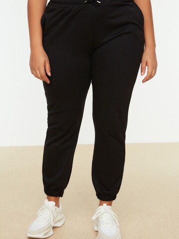 Trendyol CurveTapered Sportske hlače - crna boja