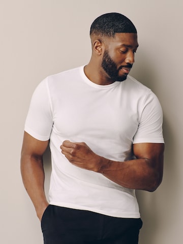 T-Shirt 'Motionflex' Next en blanc : devant