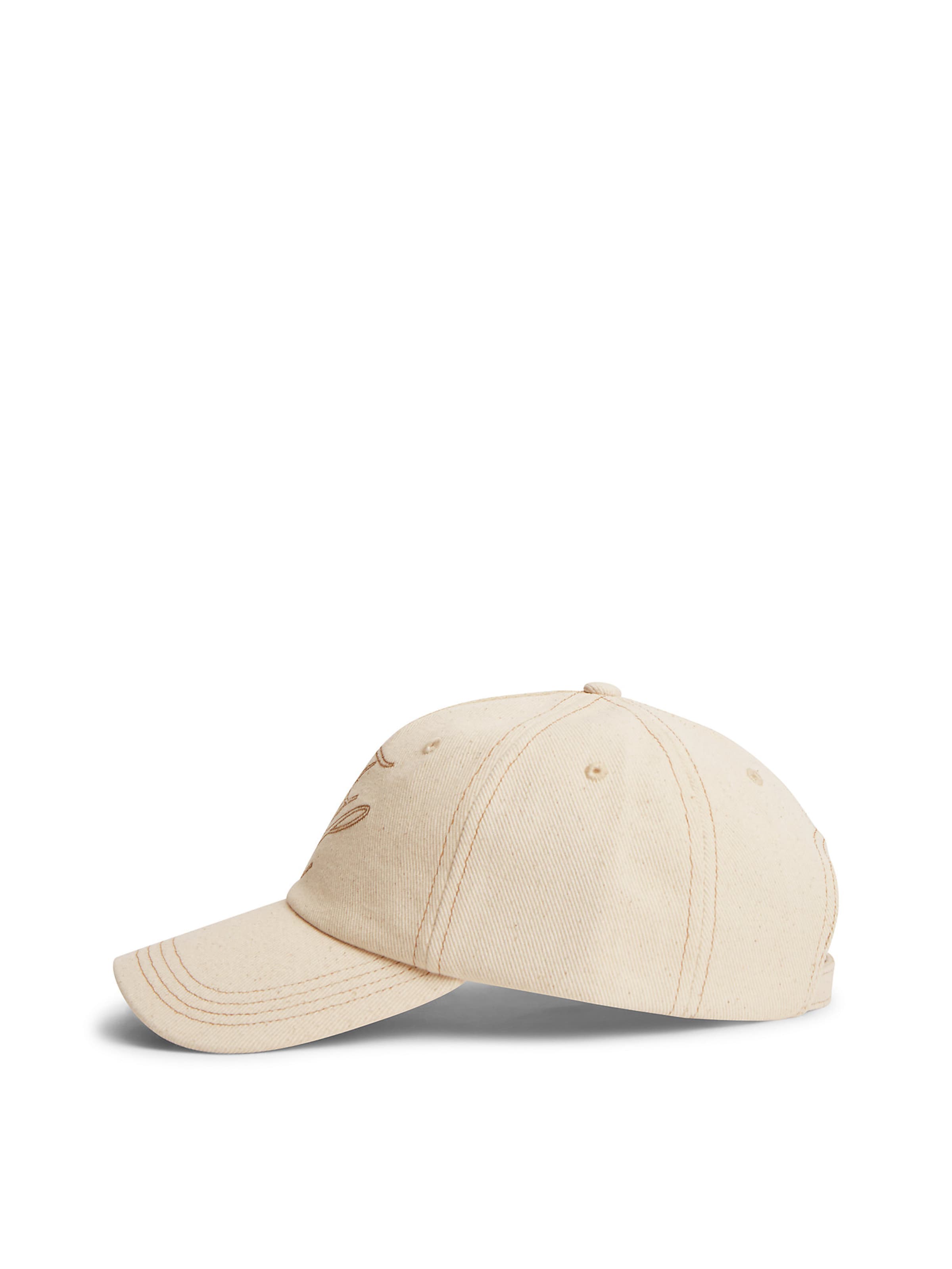 TOMMY HILFIGER Cap in Beige: front