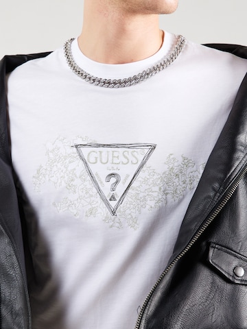 GUESS Μπλουζάκι σε λευκό