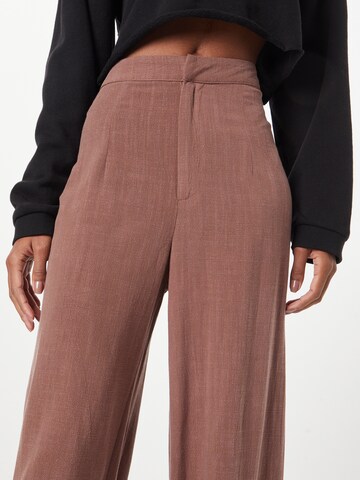 Wide Leg Pantalon Nasty Gal en marron