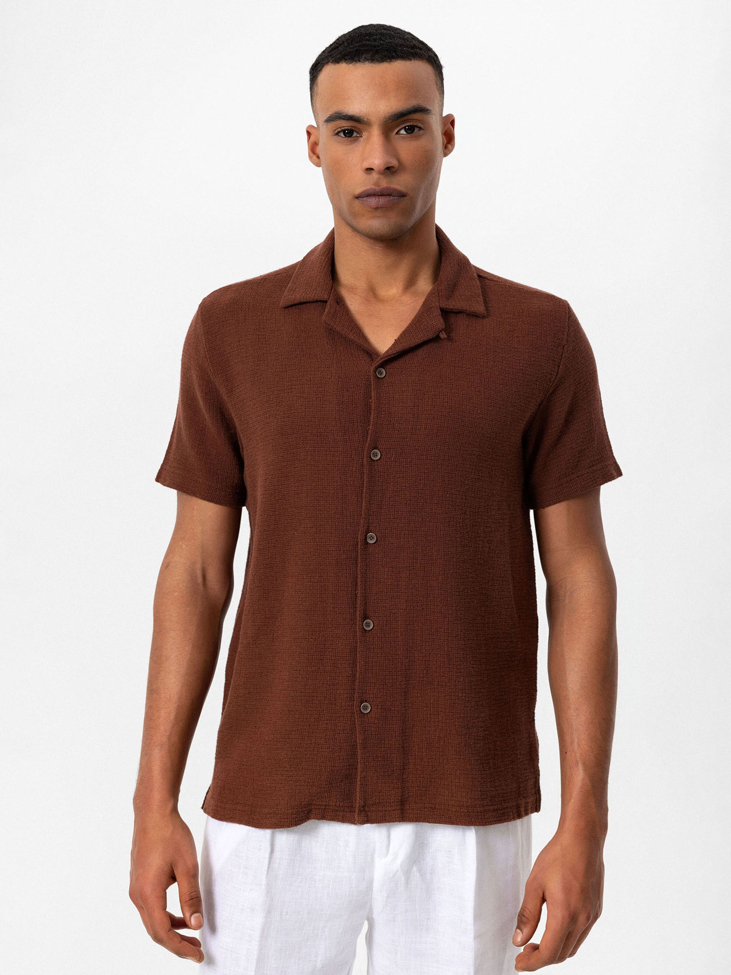 Tricou de la Antioch pe maro: față