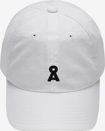 Casquette 'Yaanis' ARMEDANGELS en blanc