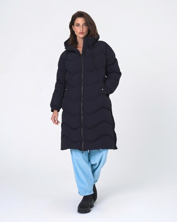 FRESHLIONS Winter coat in Black: front