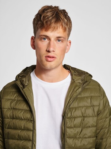 Veste mi-saison Hummel en vert