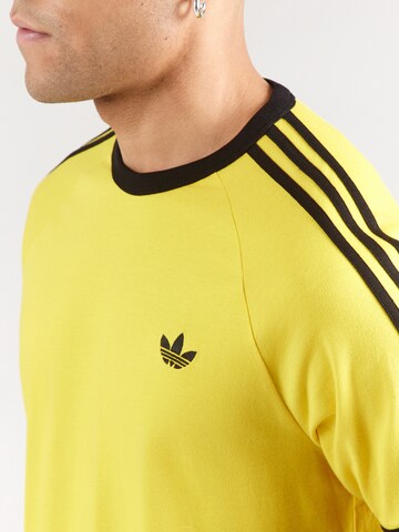 ADIDAS ORIGINALS T-shirt i gul