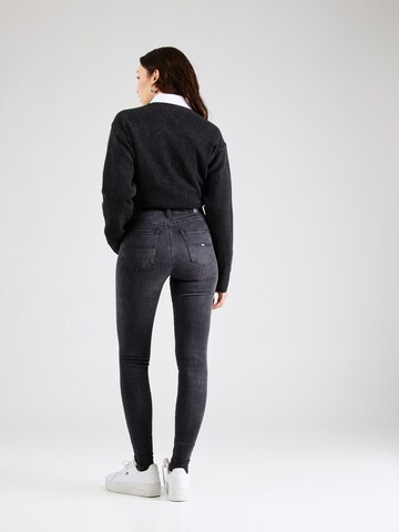 Tommy Jeans Скинни Джинсы 'SYLVIA' в Серый