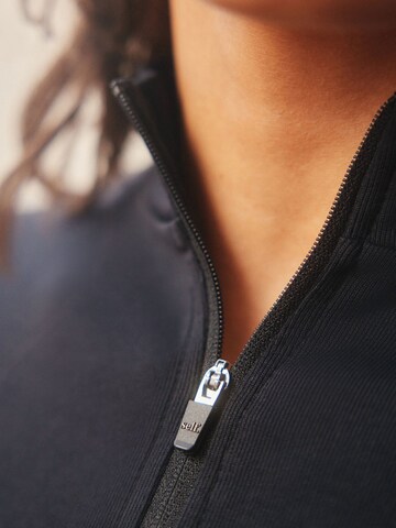 Maglietta di self. in nero