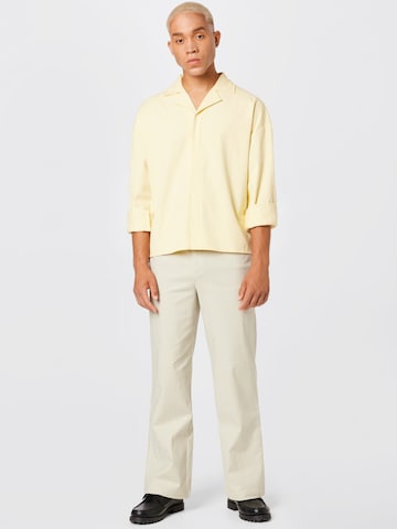 ABOUT YOU Limited - Regular Fit Camisa 'Jamie' em amarelo