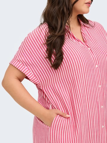 Abito camicia 'CARPENNA' di ONLY Carmakoma in rosa
