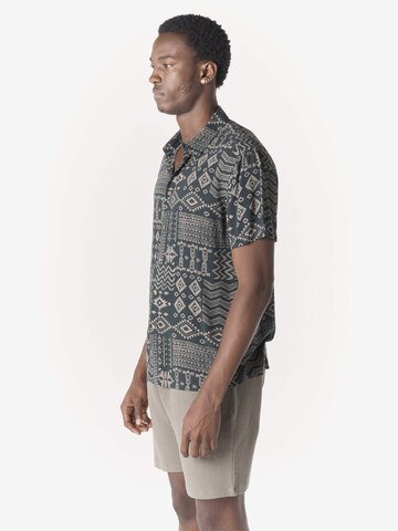 KOROSHI - Ajuste regular Camisa en negro