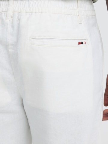 INDICODE JEANS - regular Pantalón chino ' IDPassolo ' en blanco