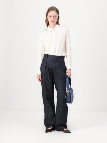 Karl Lagerfeld Loose fit Pleated Jeans in Blue