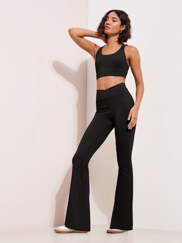 Friends Like These Zvonový Legíny – černá