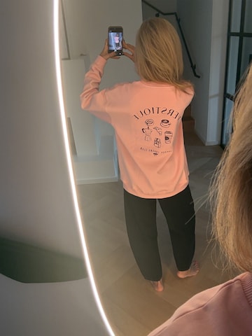 VERSTIQUE Μπλούζα φούτερ σε ροζ