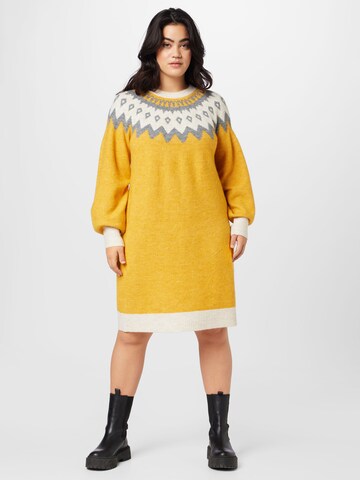 Vero Moda Curve Knitted dress 'SIMONE' in Yellow: front