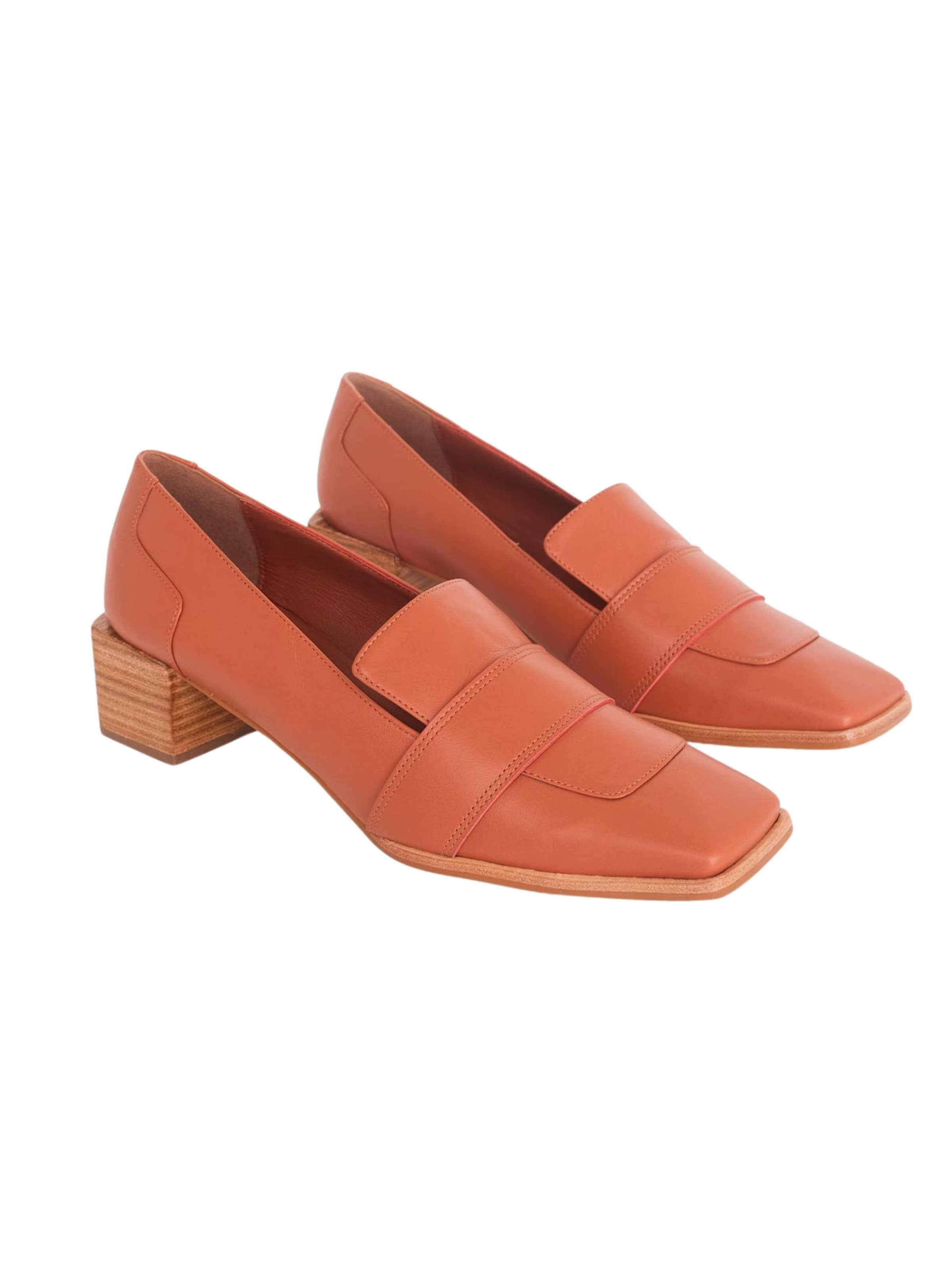 Mangara Atelier Pumps 'Mocassins Mangará Louro en cuir terracotta' in Bruin