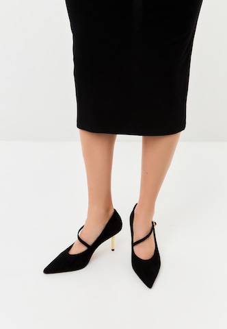 CESARE GASPARI Pumps in Black