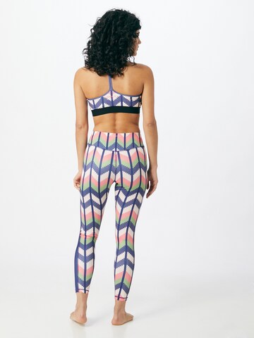 DELICATELOVE Skinny Spodnie sportowe 'Nadi' w kolorze mieszane kolory