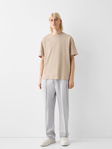 Loosefit Pantaloni con pieghe di Bershka in grigio