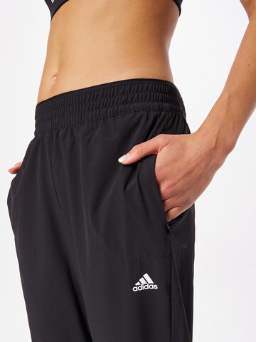 ADIDAS SPORTSWEAR Дънки Tapered Leg Спортен панталон 'Versatile Train ' в черно