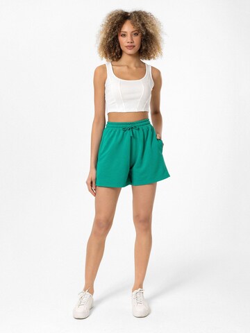 regular Pantaloni di Williot in verde: frontale