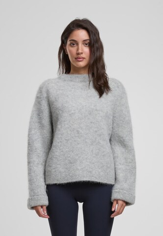 Aim'n Sweater in Grey: front