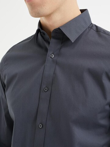 Slim fit Camicia di WE Fashion in grigio