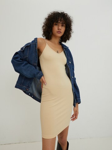 EDITED Dress 'Sloane' in Beige: front