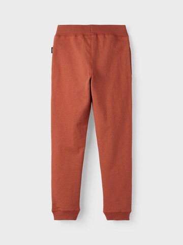 NAME IT - Tapered Pantalón en rojo