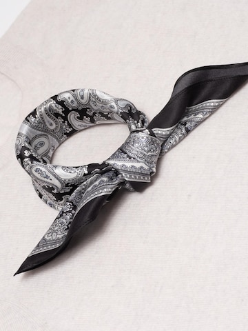 MayTree - Chal en negro