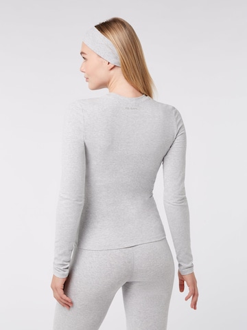 YO-GAYA Koszulka 'Lounge Long Sleeve Top' w kolorze szary