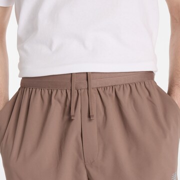 new balance Tapered Broek in Bruin