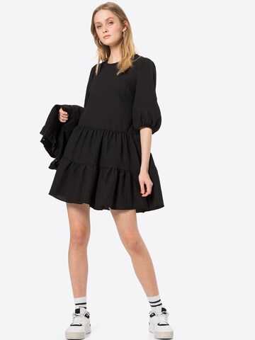 Rochie de la NEW LOOK pe negru