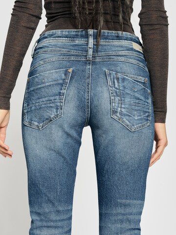 Coupe slim Jean 'Amelie' Gang en bleu
