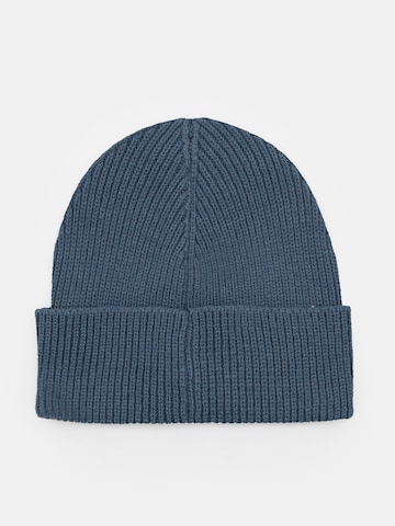 Căciulă de la Pull&Bear pe albastru