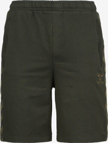 Hummel Regular Workout Pants in Green: front