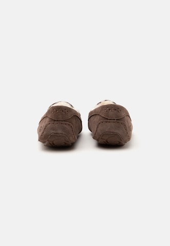 UGG - Mocasines 'ANSLEY' en marrón