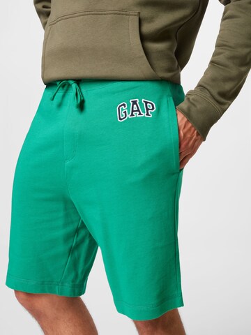 Regular Pantalon 'ARCH' GAP en vert