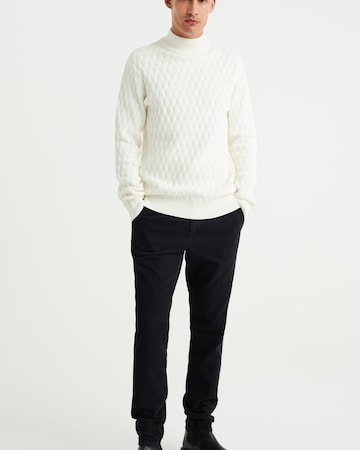 WE Fashion Sweater in White